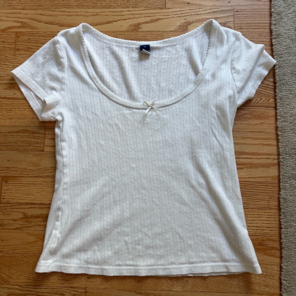 Women’s White Scoop Neck Short Sleeve Top